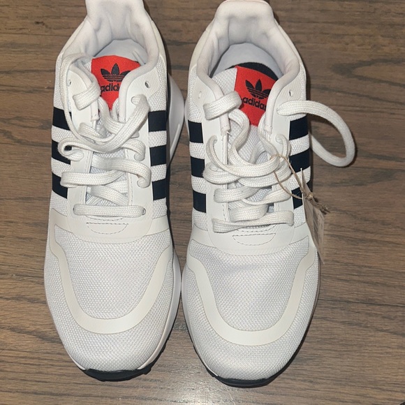 adidas Boy Kids White and Black Sneakers - Picture 4 of 8